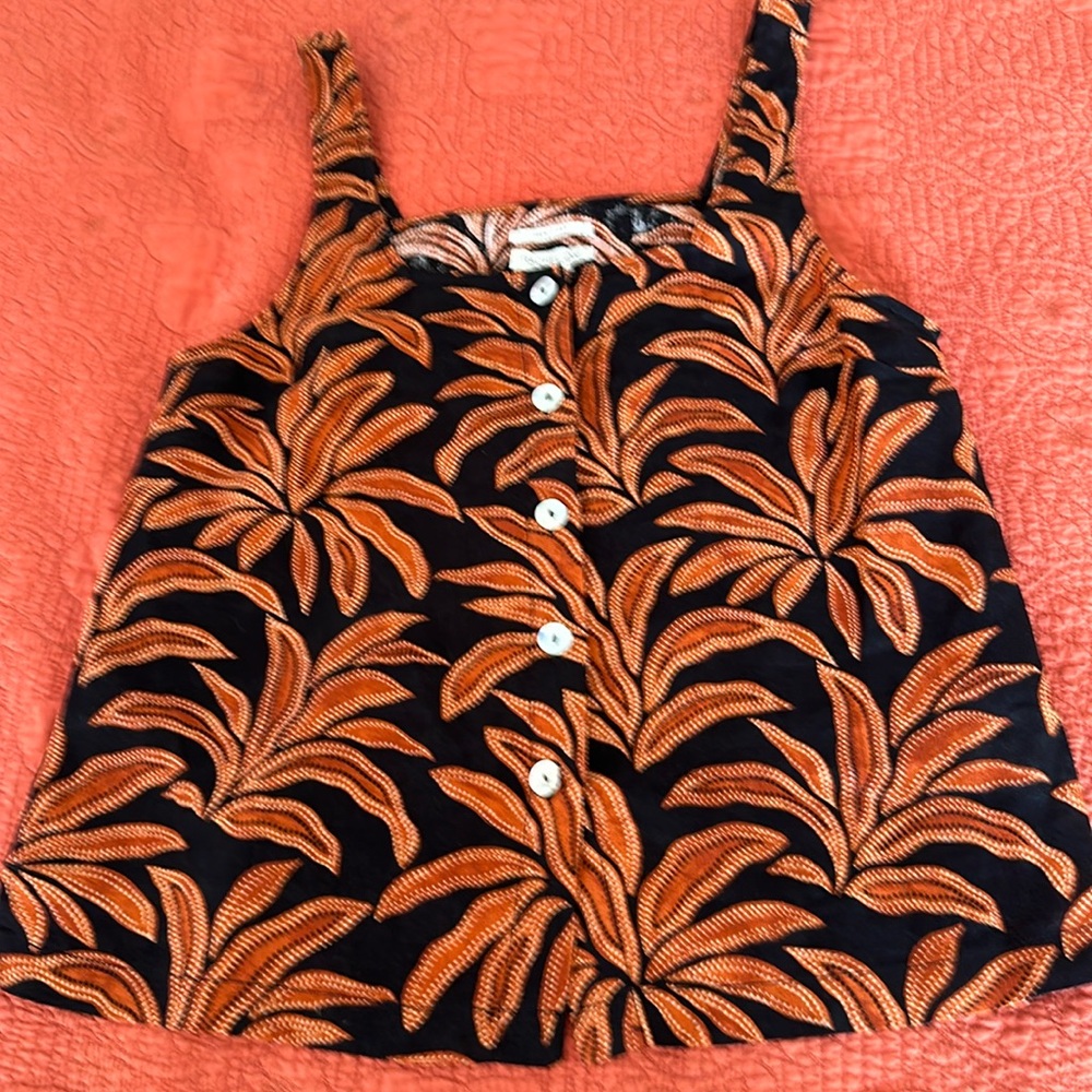 Sleeveless women’s top